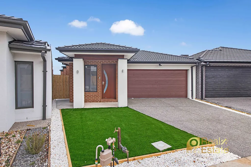 Fraser Rise 4 Bedroom Stunning Family Home in Fraser Rise!