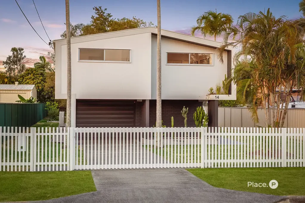 Clontarf 3 Slaapkamer Beautifully Renovated Family Home with Space, Style & Substance!