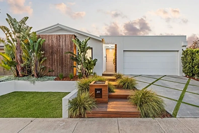 Torquay 3Kwarto Thoughtful Indoor-Outdoor Flow with Parkside Perks