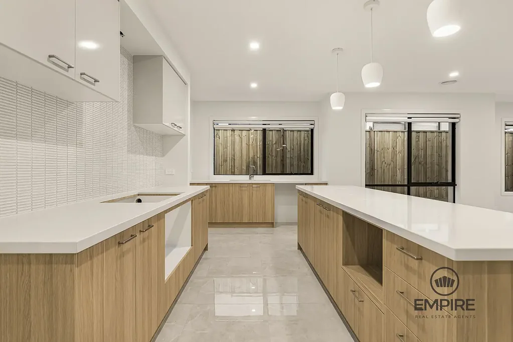 Clyde North 4 Bedroom Carlisle Modern Family Entertainer! Brand New!