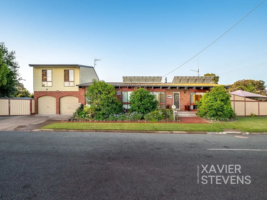 Shepparton 4房  The Brief: Family Space, Poolside Living and Side Access in North Shepparton