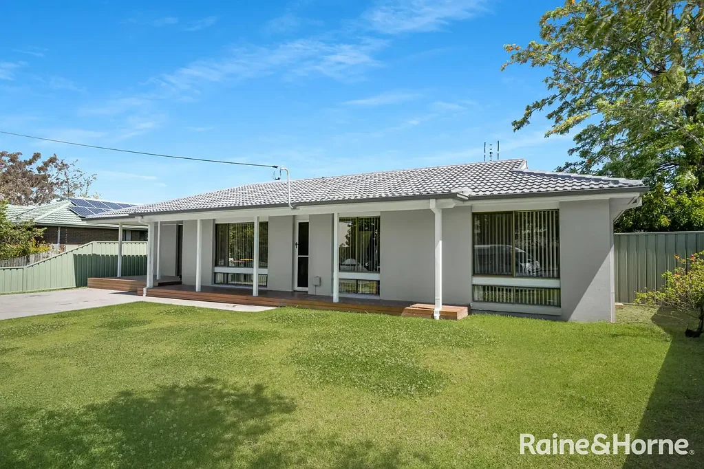 8 Camellia Grove, Bomaderry, NSW 2541