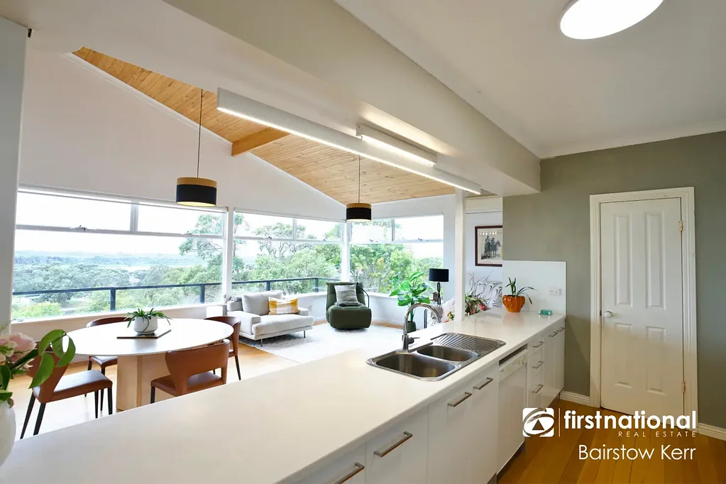 Mira Mar 4 Slaapkamer Impressive Three-Storey Home in a Highly Sought-After Location