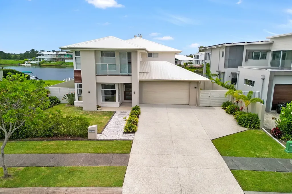 Helensvale 5બેડરૂમ Fabulous Value,  Waterfront Home Pontoon Ready