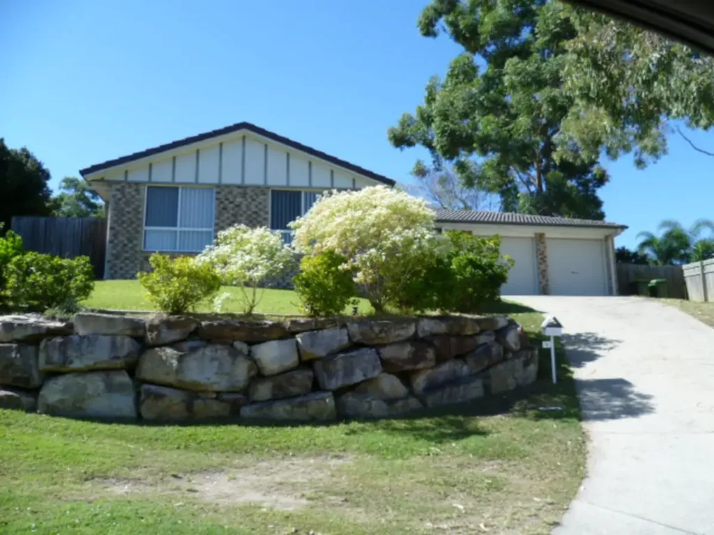 FAMILY LIVING IN GREAT LOCATION