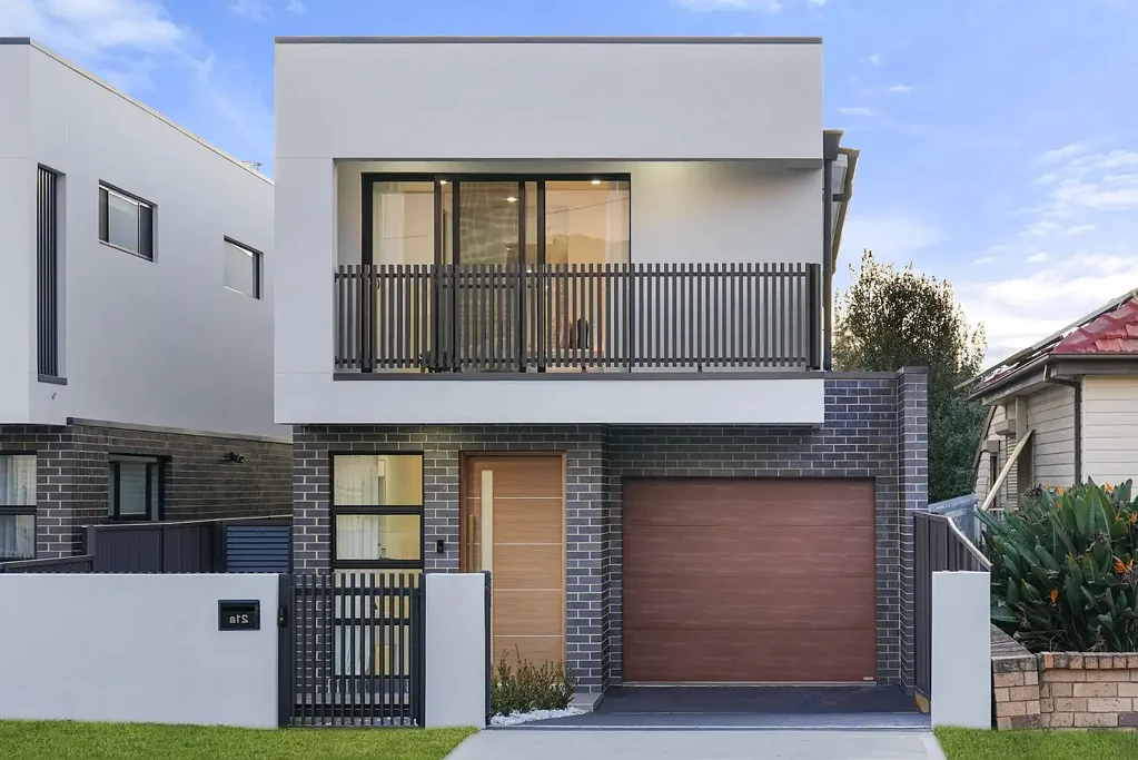 Cabramatta West 5房 全新独立屋 精良设计 5大卧 主卧带衣帽间 高端厨房 宽敞露台 短距CBD An Impressive Brand-New Luxury Home