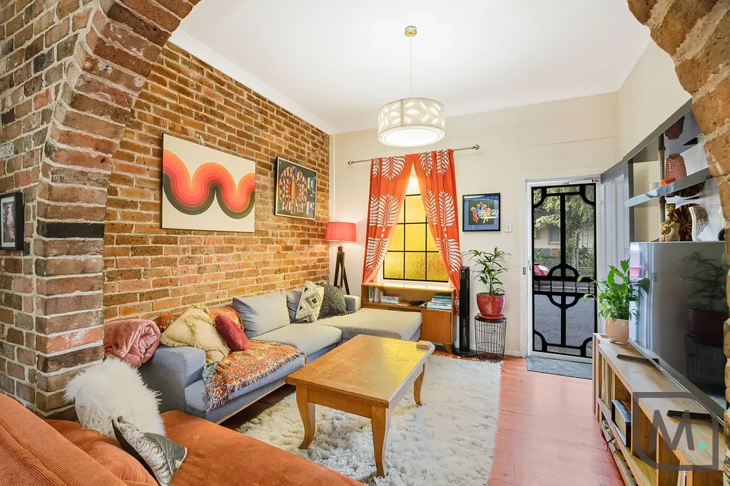 Islington 2 Bedroom Classic Islington Terrace with Rear Lane Parking