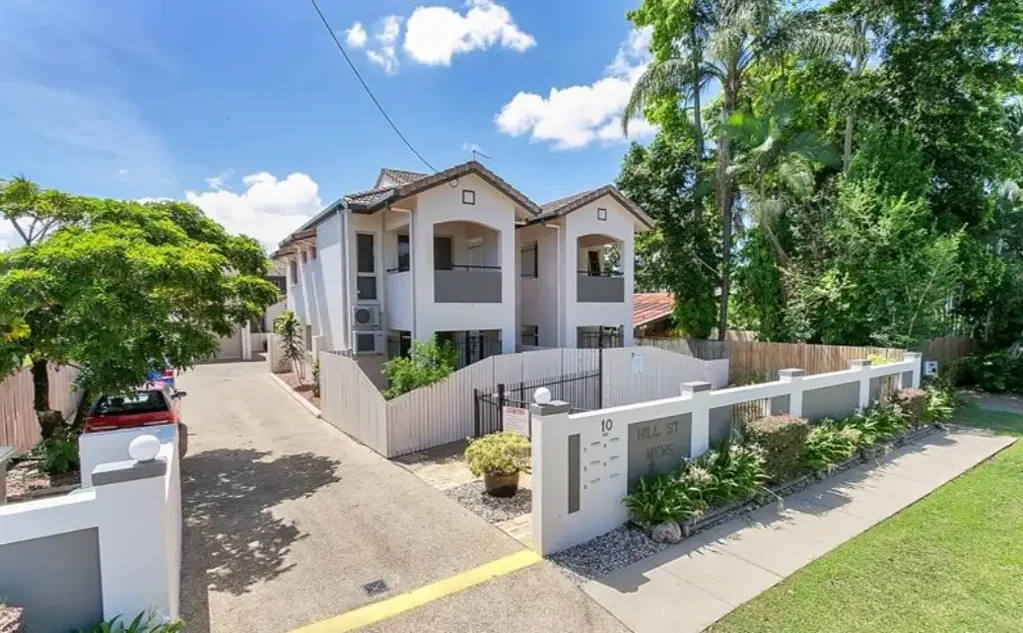 SPACIOUS TOWNHOUSE IN SOUGHT AFTER LOCATION!