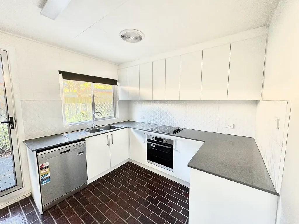 2-Bedroom Home Walking Distance to Tewantin Township