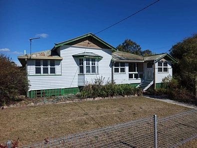 Crows Nest 3房 特色 Queenslander 住宅，坐拥 1/2 英亩大地块 - 修复并收获回报 Character Qld'er on a Huge 1/2 Acre - Restore & Reap the Rewards