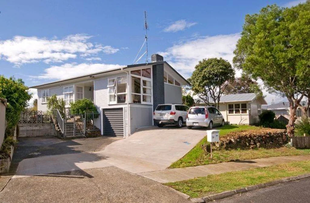 Newly Carpeted 3 Bedroom