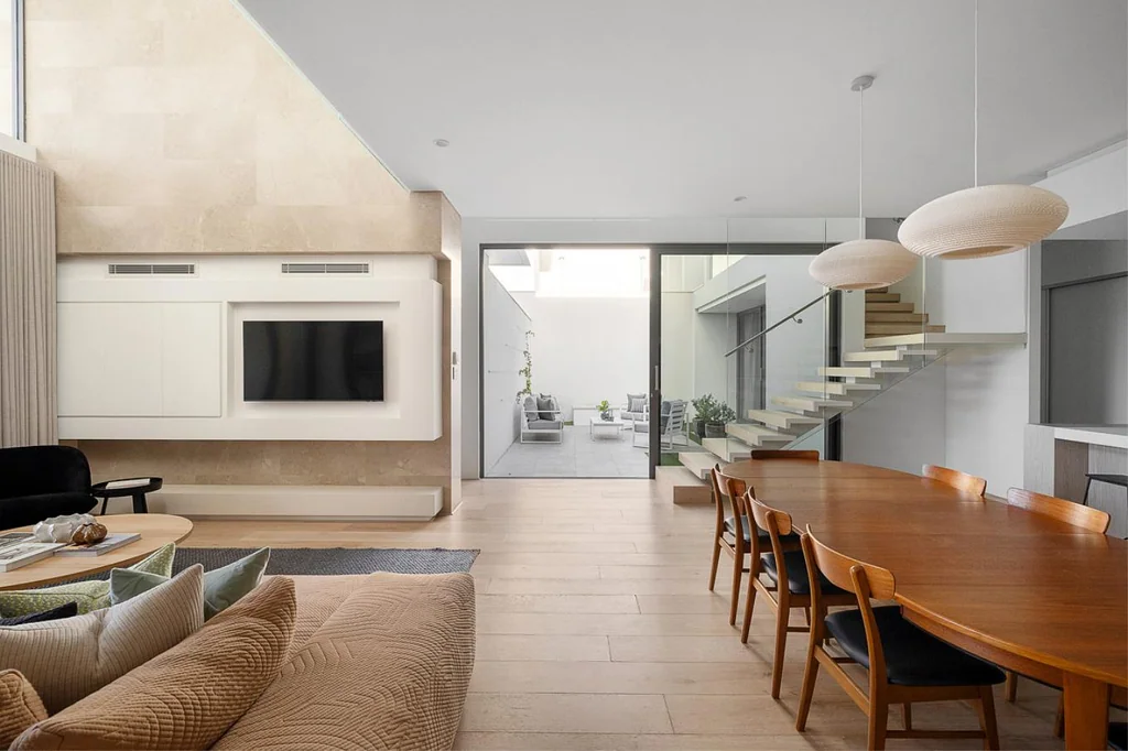 Claremont 3कमरा Contemporary riverside retreat