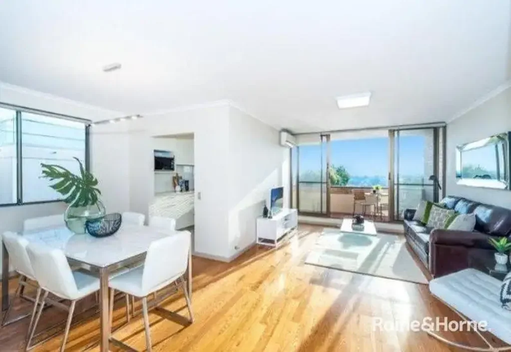 A Breathtaking Panoramic City & District Outlook - MEET AGENT ON KENNEDY LANE!