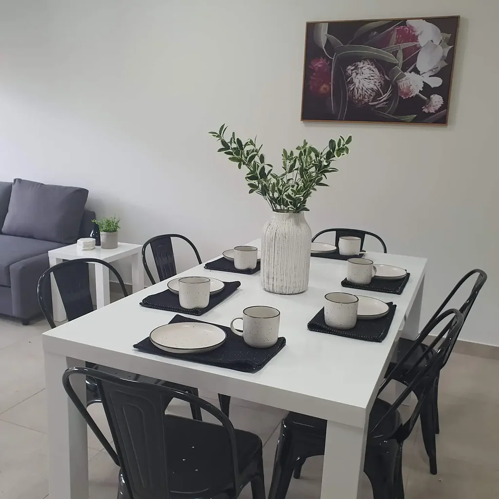 Fully Furnished 2 bedroom Apartment with Courtyard