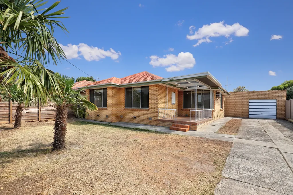 Updated Home In The Heart Of Gladstone Park