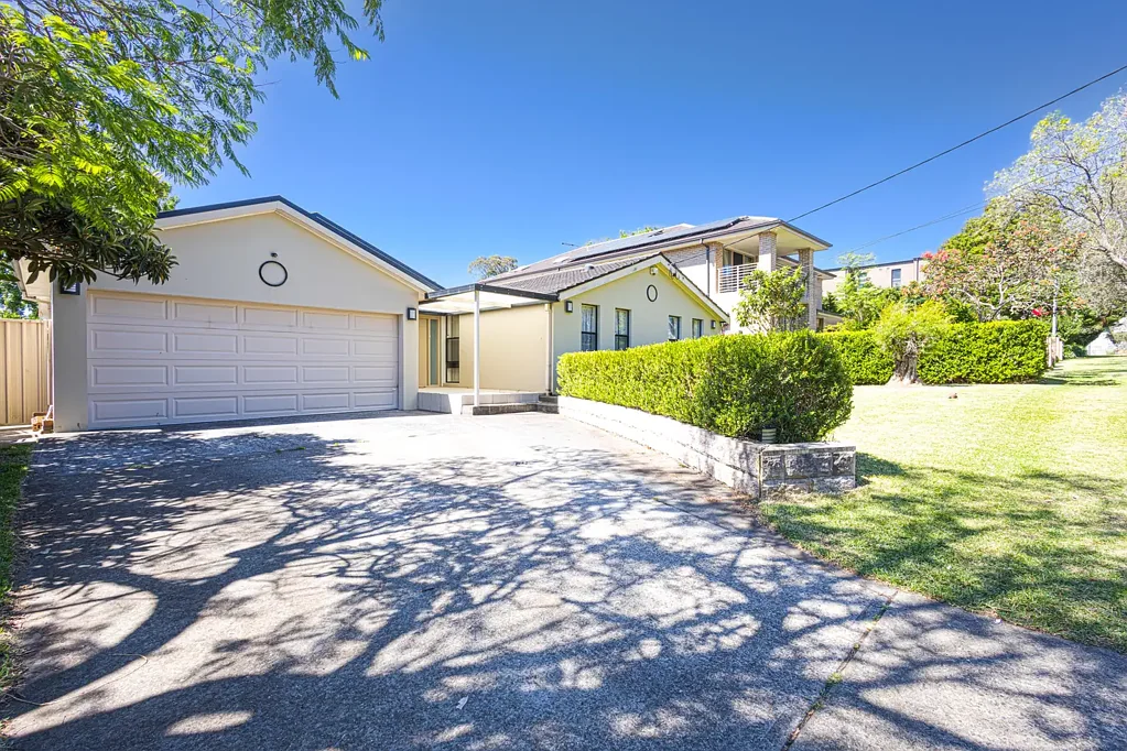Modern 4-Bedroom Family Home in Prime Location