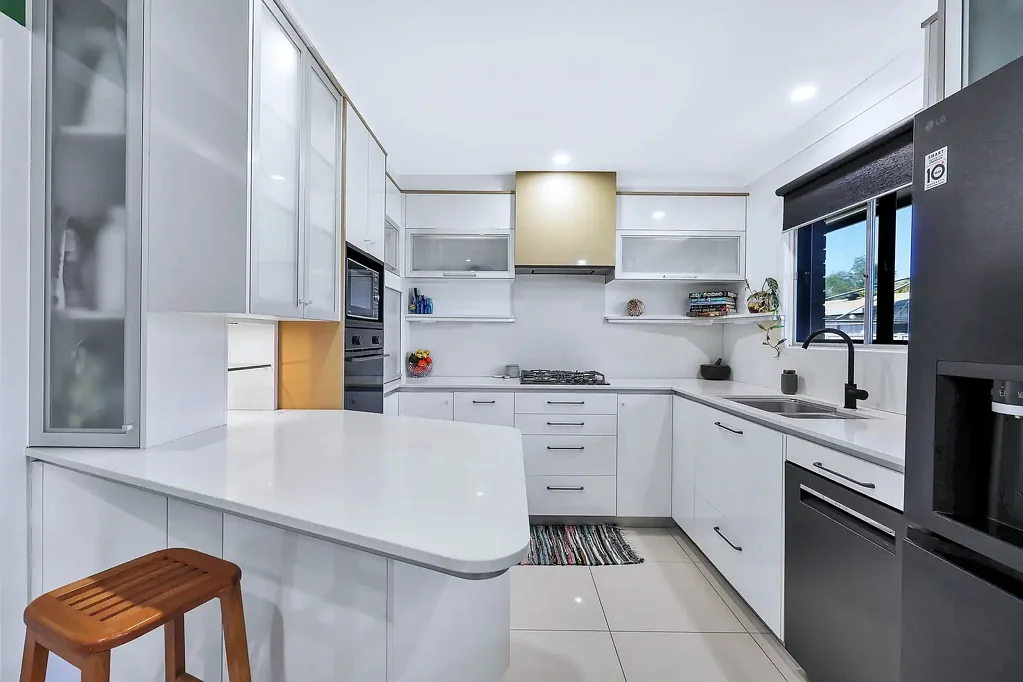 Avenell Heights 3Kwarto Architecturally Striking - Moody Sophistication Meets Light-Filled Living