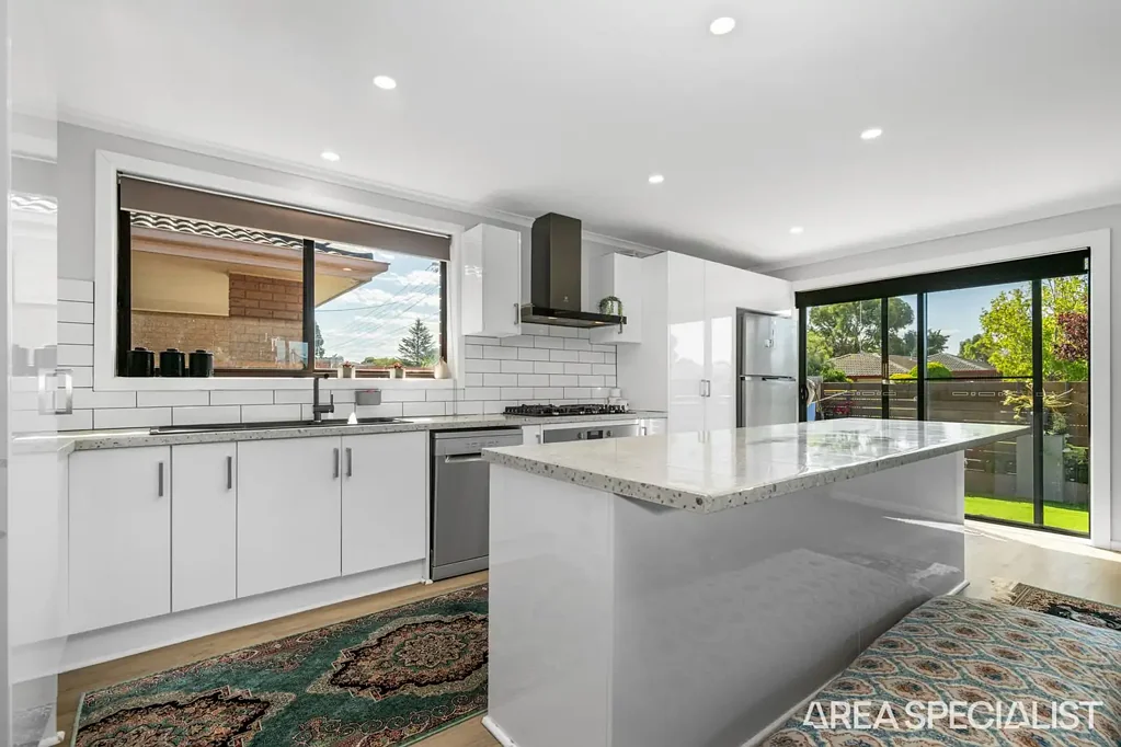 Corio 4 Slaapkamer Renovated Family Home with Strong Rental Return of $580 Per Week/ Potential for Future Commercial Zoning Potential