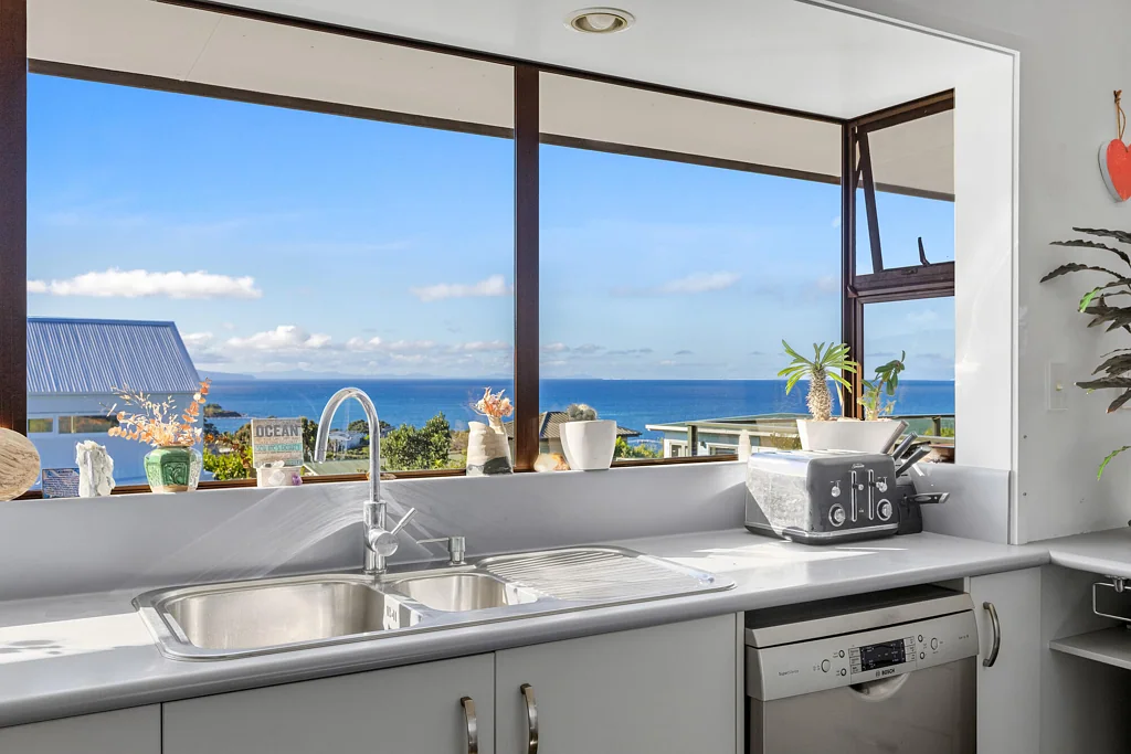 Leigh 5 Bedroom Harbour Views, Endless Possibilities