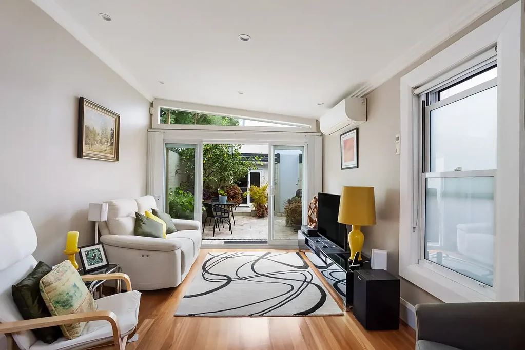 Enmore 3Moenga Relaxed retreat near Newtown's cultural heart