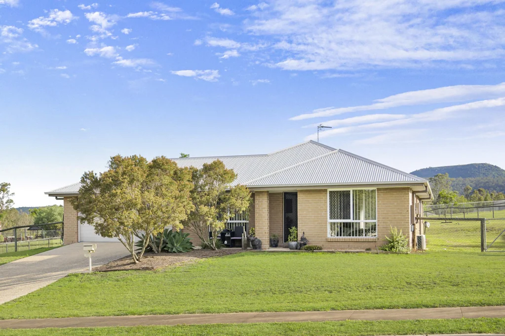 3 Casuarina Crescent, Withcott, QLD 4352