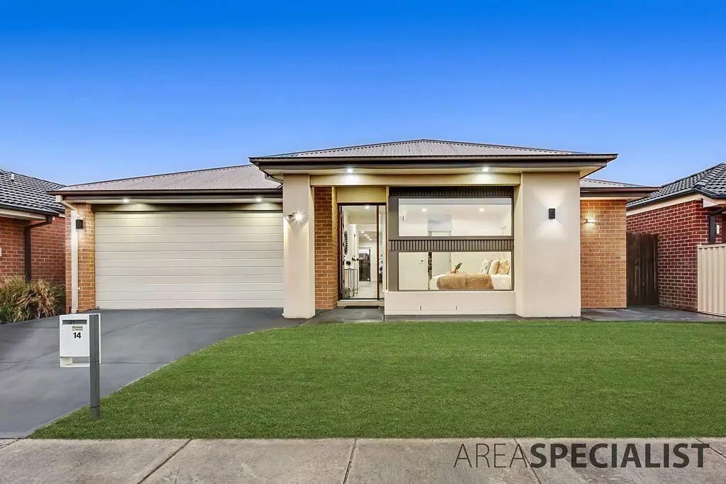 Clyde North 4房  Modern Sophistication Meets Family Functionality