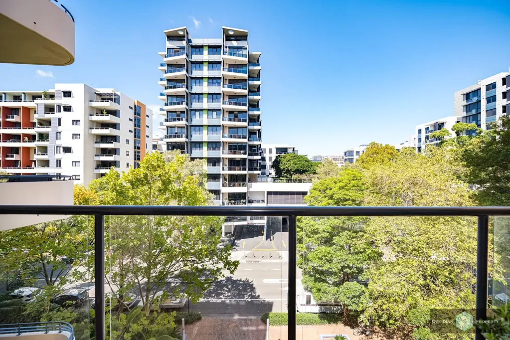 Executive 2 Bedroom Apartment in the acclaimed 'Moore Park Gardens'