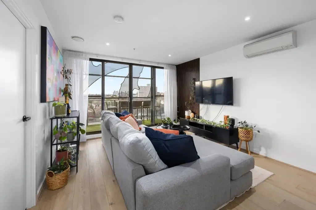 Chic, Spacious and North Facing Retreat in Vibrant St Kilda - City Views!