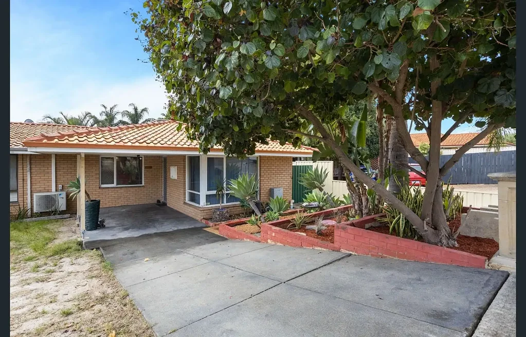 Embleton 2Kwarto DUPLEX HALF WITH HUGE BACKYARD