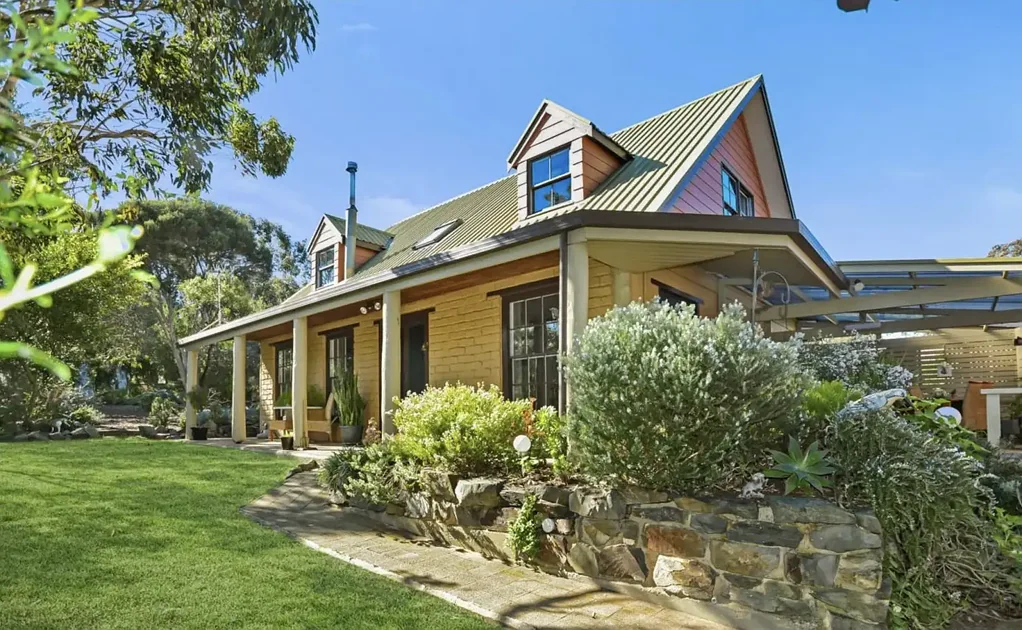 Gorgeous 4-Bedroom Home in the Heart of Victor Harbor