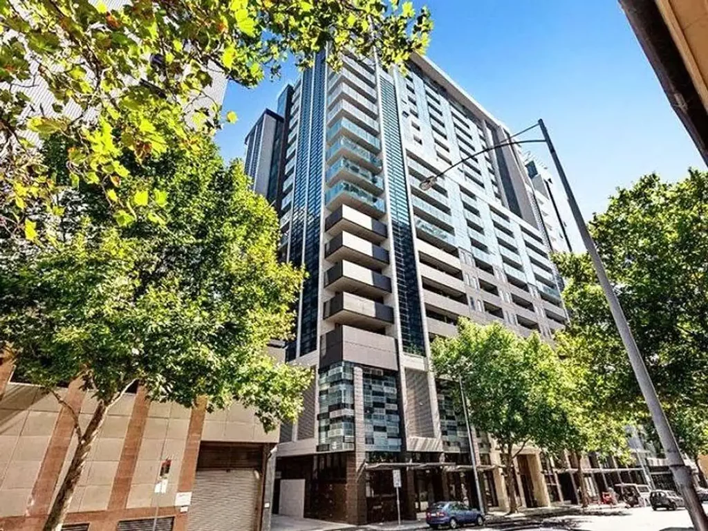 Modern 1 Bedroom Apartment with Secure Car Space in a Prime Location