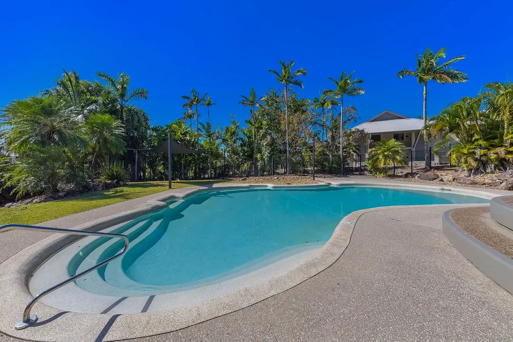 Laguna Quays 1房  Stylish Top-Floor Retreat Surrounded by Nature