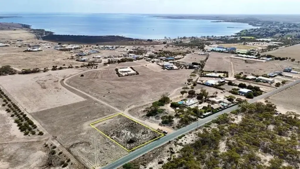 Streaky Bay LARGE ALLOTMENT WITH SEA VIEWS & RURAL OUTLOOK
EXCELLENT LOCATION,
ALL GENUINE OFFERS CONSIDERED!!