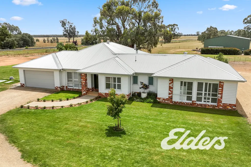 Yarrawonga 5 Bedroom SPACE, ELEGANCE & SERENITY COMBINED!