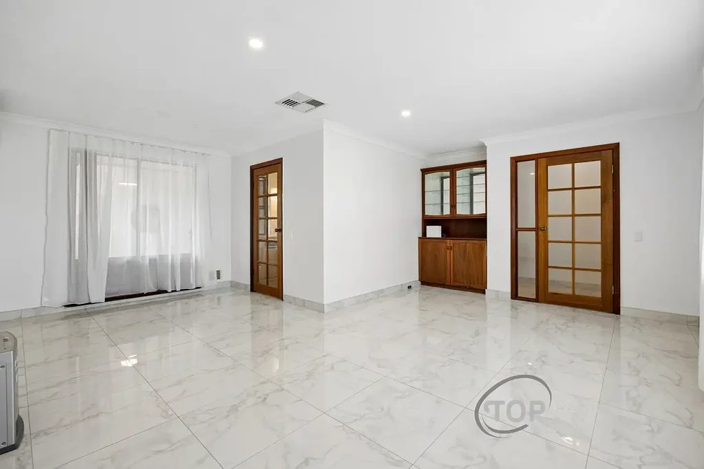 Willetton 4房  BEAUTIFULLY RENOVATED & CONVENIENTLY LOCATED!