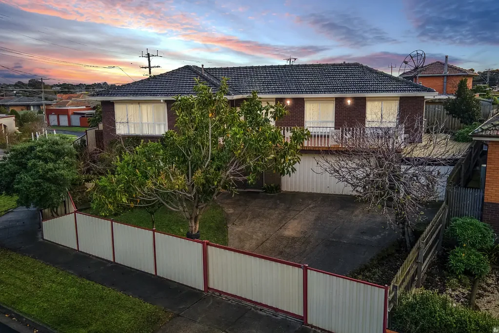 Lalor 4 Slaapkamer Corner Family Sanctuary Filled With Light, Space & Lifestyle Appeal