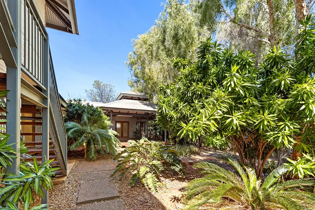 Cable Beach 4ਬੈੱਡਰੂਮ Stunning 4 x 3  Home with Self-Contained Granny Flat in Prime Location