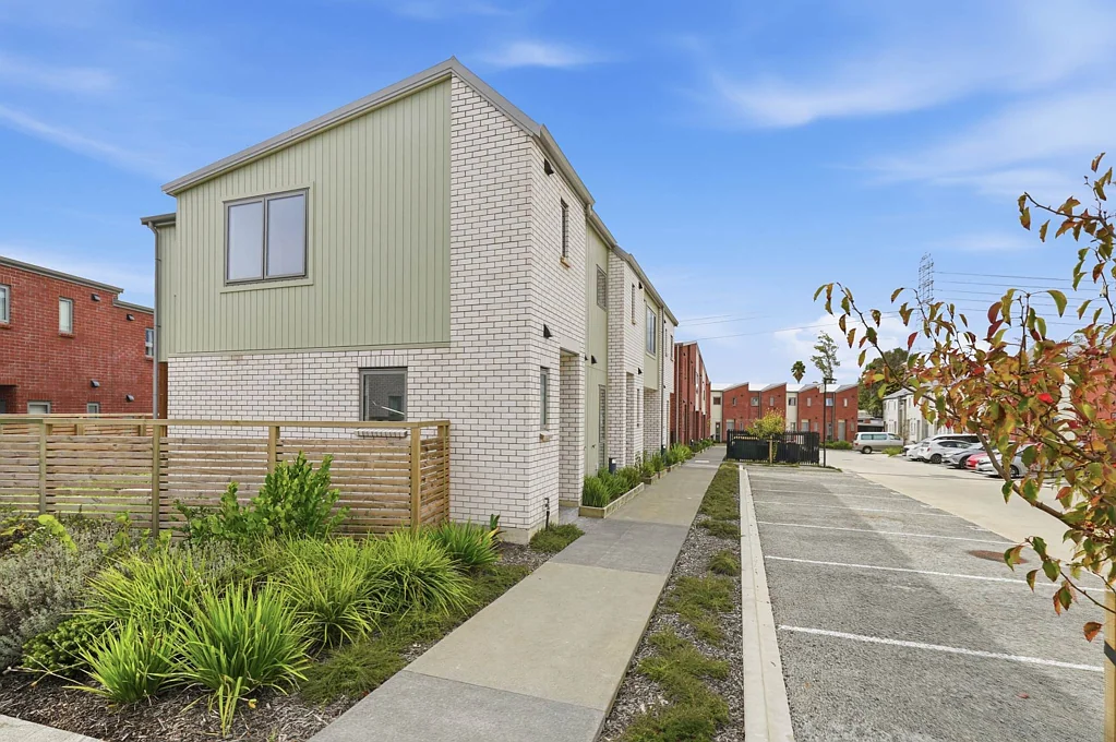 Mangere East 2Moenga Te Ara Wai, Mangere East
