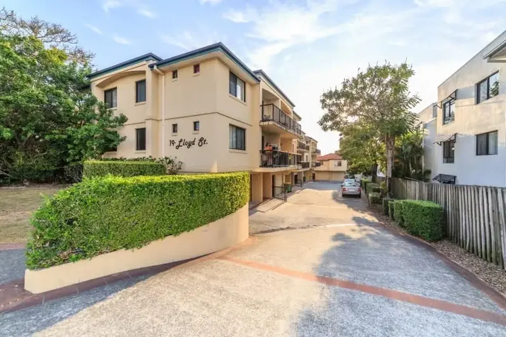 Top Floor Unit in Prime Southport Location - Walk to CBD & Broadwater!