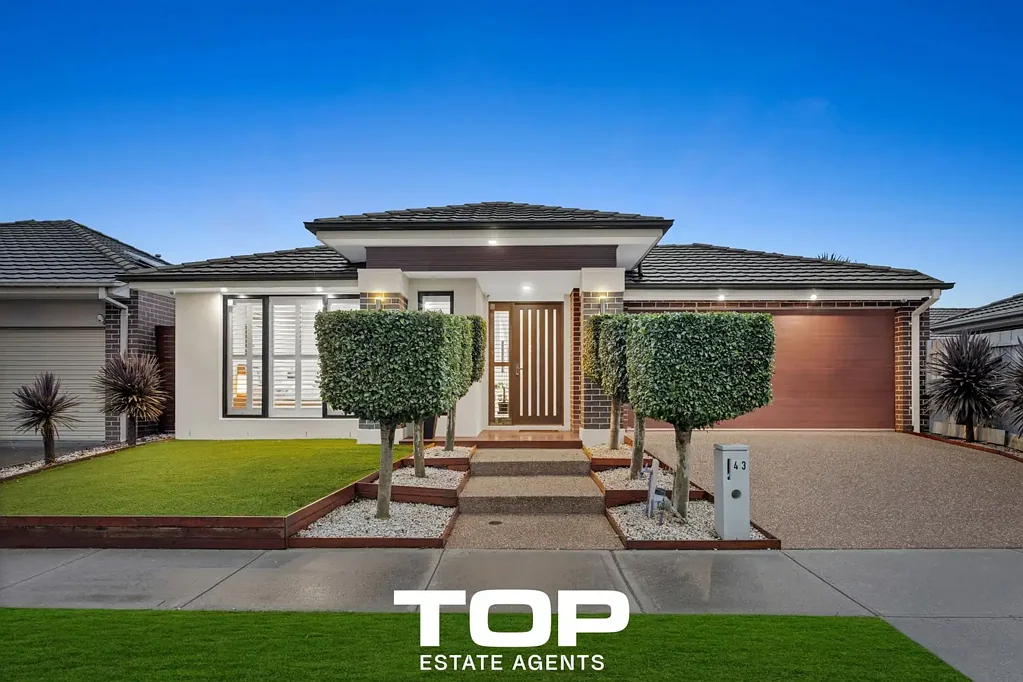 Officer 4غرفة نوم (AUCTION) Contemporary Family Living in The Cardinia Estate- Style, Space & Quality
