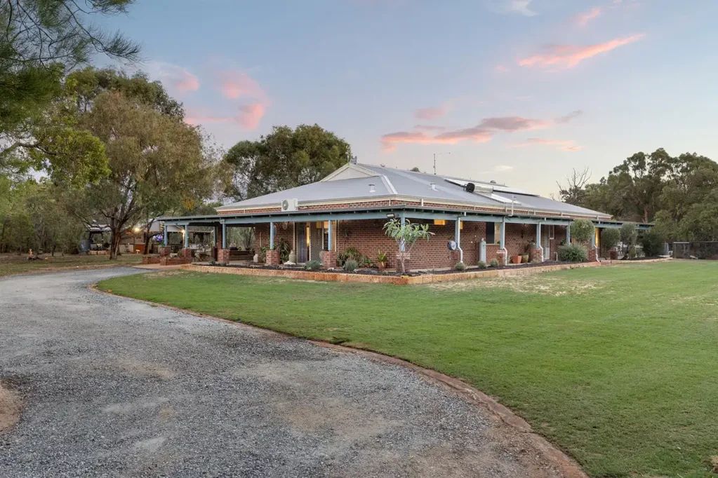 33 Tuart Close, Stake Hill, WA 6181