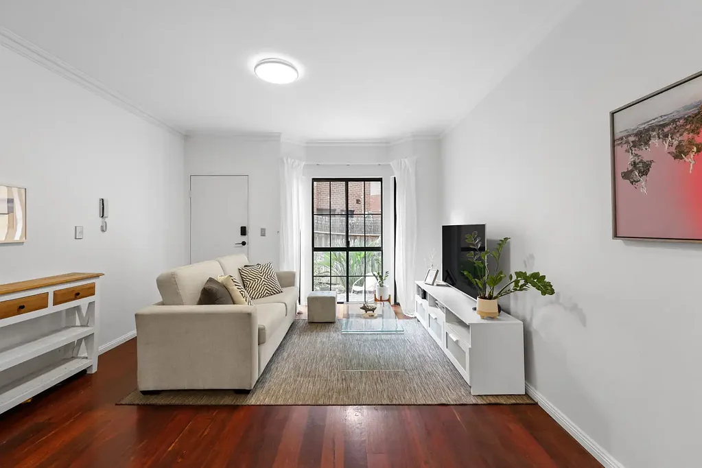 Summer Hill 3chambre Elegant Townhouse Retreat with Space, Style & Convenience