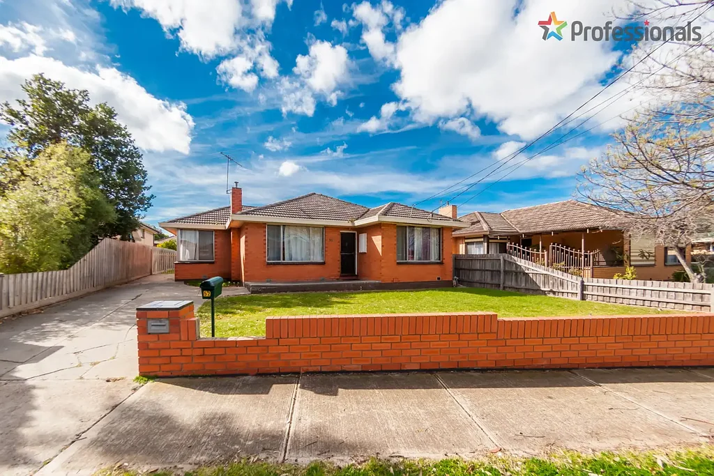 St Albans 3 Bedroom Great Opportunity in the heart of St Albans - Approved plans and permits for 4 architecturally designed...