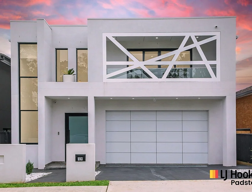 19A Corben Avenue, Moorebank, South Western Suburbs, 5 ਕਮਰੇ, 3 ਬਾਥਰੂਮ, House