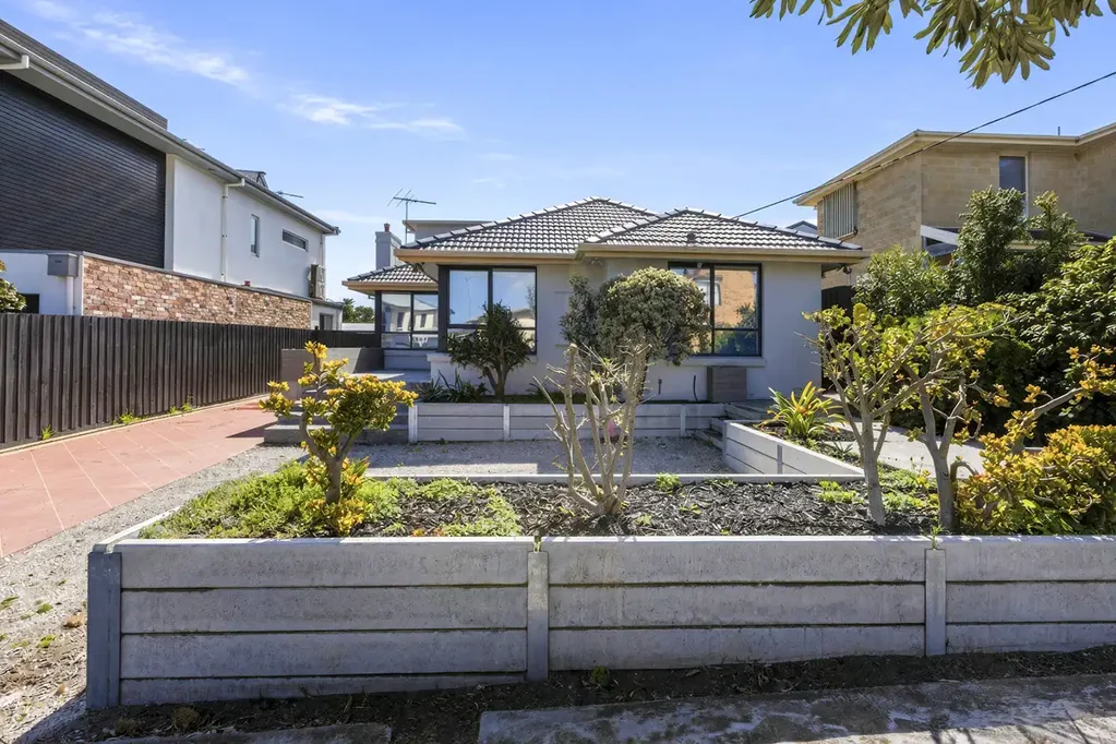 Newly Refurbished Beachside Home