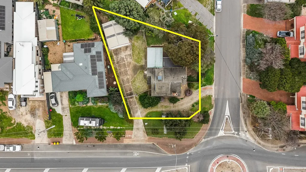 Port Noarlunga South 3Kwarto Coastal Charm with Plenty of Opportunity