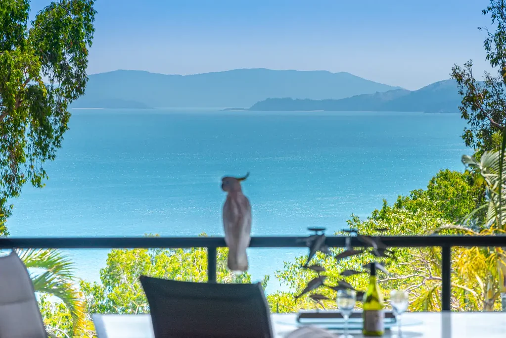 Whitsundays 2房  Stylish Island Retreat With Ocean Views & Rare Full Garage