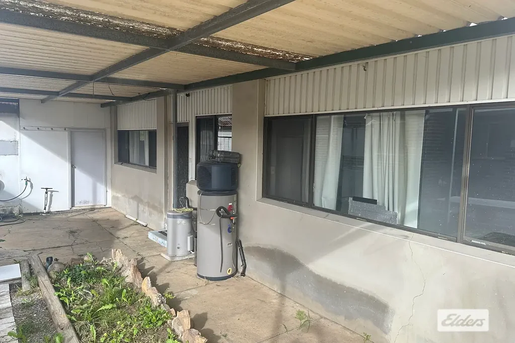 Renovation  Half house 1 bedroom include water