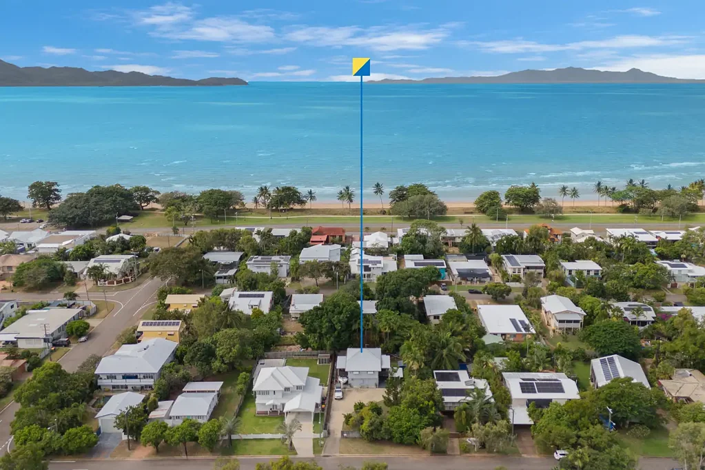 Pallarenda 5ห้องนอน Fully Renovated Coastal Home - Walk to the Beach, Live or Invest