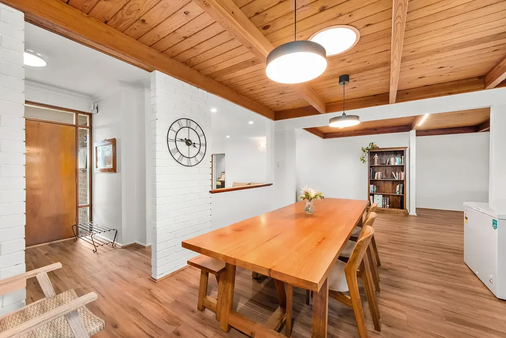 Willetton 5બેડરૂમ 5 BEDROOM 3 BATHROOM FAMILY HOME WITH DUPLEX POTENTIAL